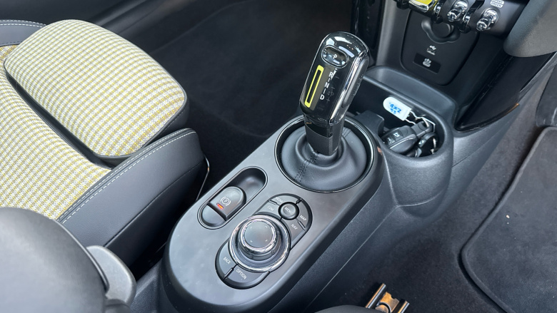 MINI Hatchback 135kW Cooper S Resolute Edition 33kWh 3dr Auto Electric Hatchback